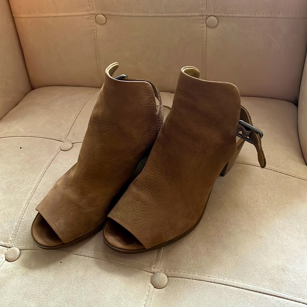 Women’s All leather Lucky Brand shoe